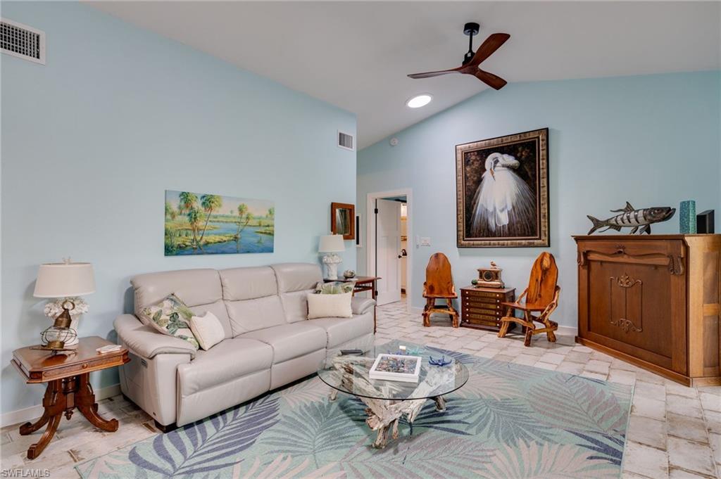 1318 Junonia St Property Photo 7