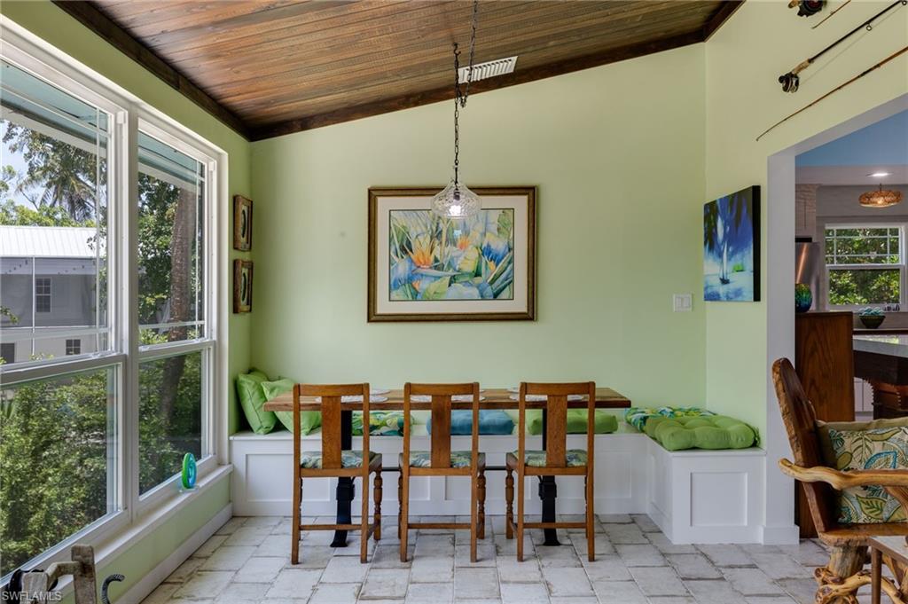 1318 Junonia St Property Photo 9