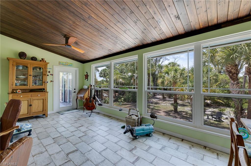 1318 Junonia St Property Photo 10