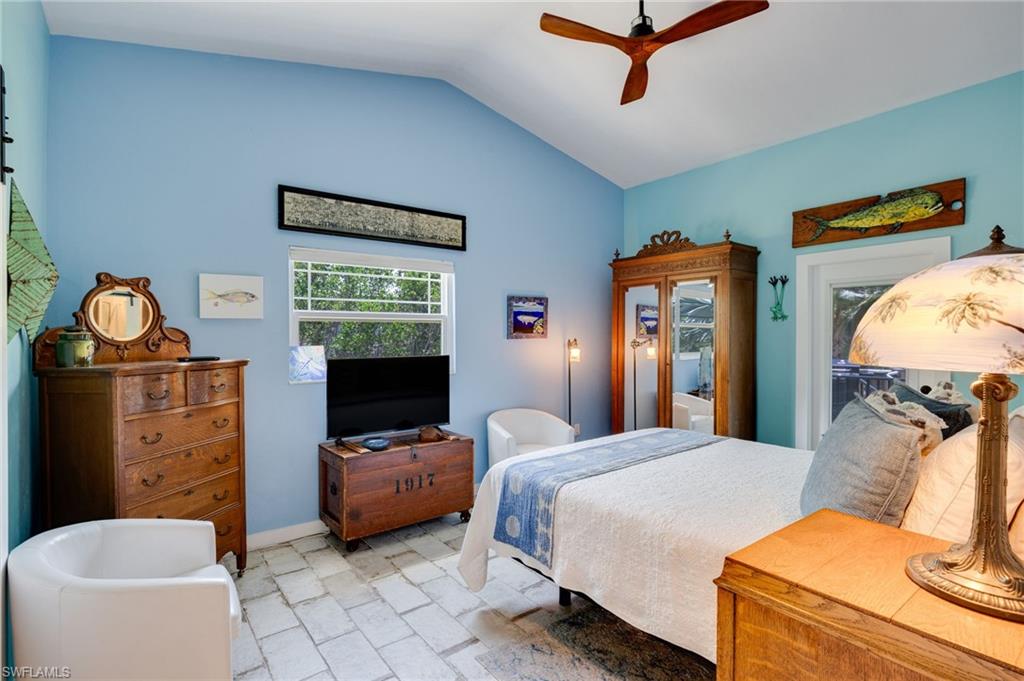 1318 Junonia St Property Photo 17