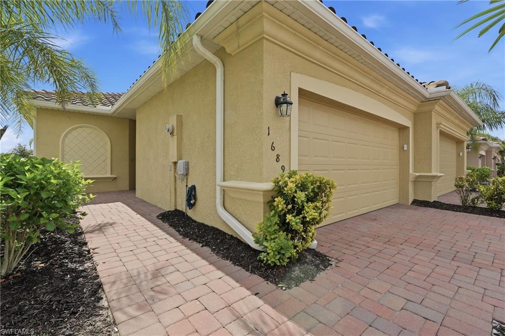1689 Alameda Dr Property Photo 2