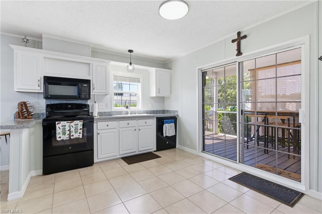 5558 Palm Beach Blvd 105 Property Photo 3