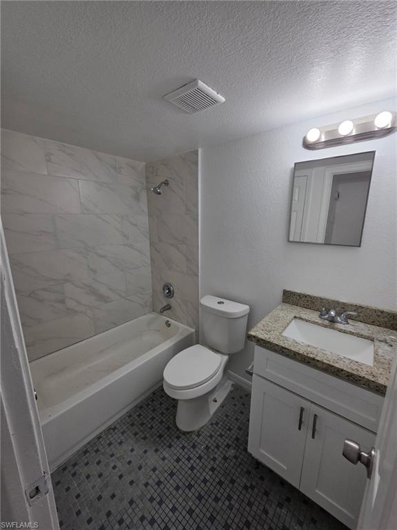 2452 Stella St 105 Property Photo 5