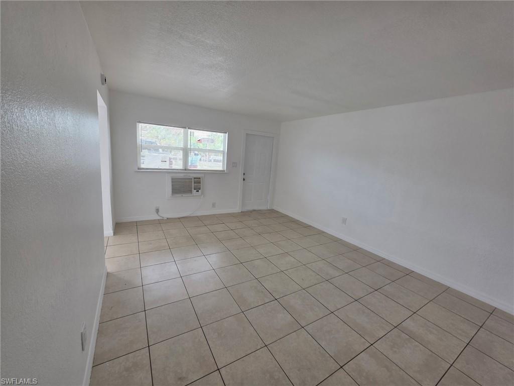 2452 Stella St 105 Property Photo 6