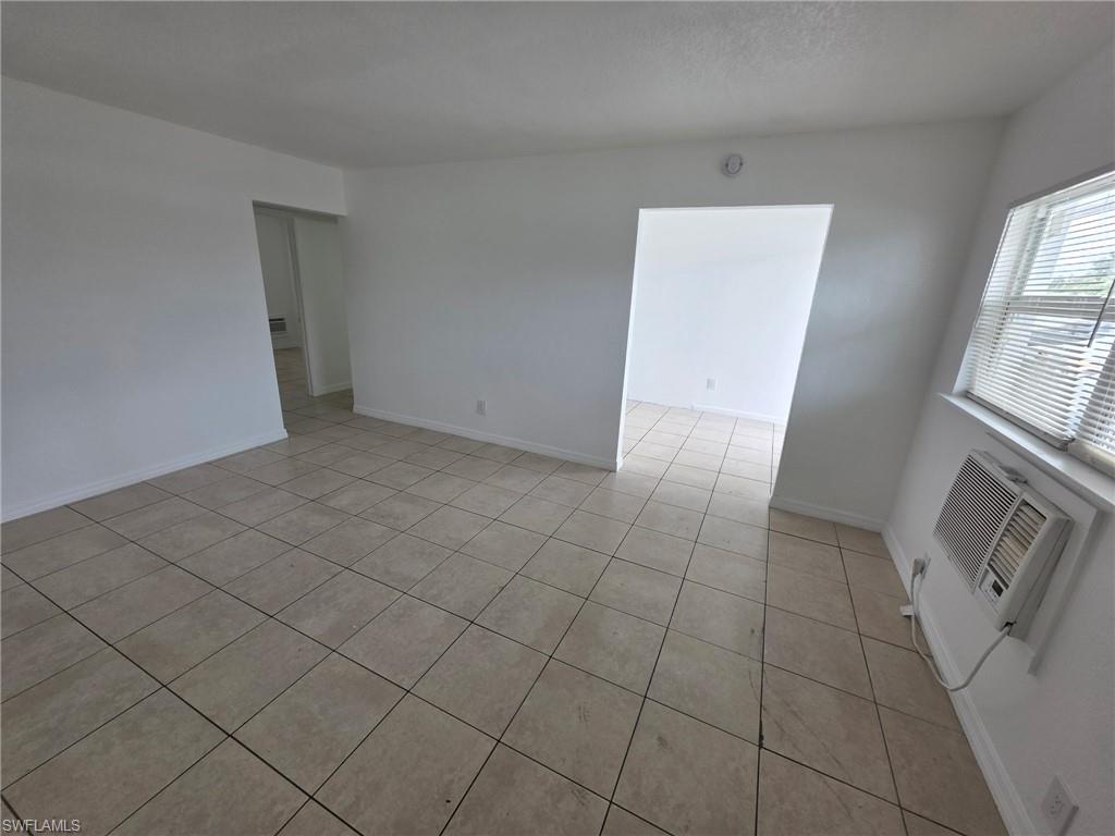 2452 Stella St 105 Property Photo 8