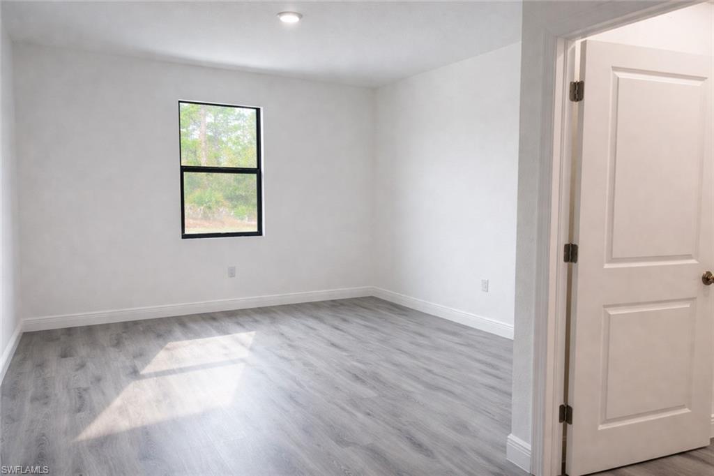 331-329 Urbana St Property Photo 8