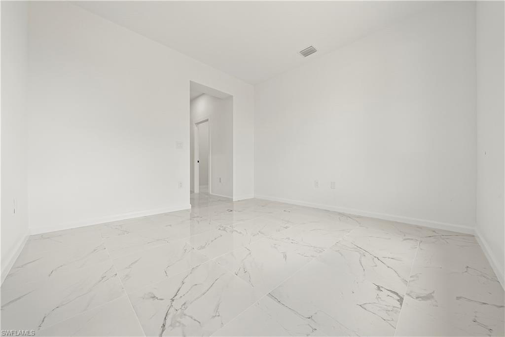 3407 75th St W Property Photo 8