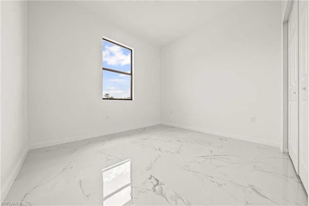 3407 75th St W Property Photo 10
