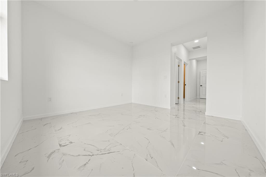 3407 75th St W Property Photo 11