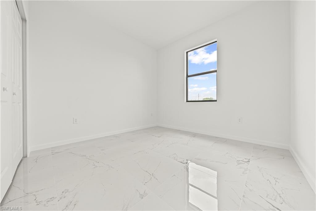 3407 75th St W Property Photo 13
