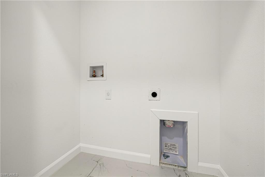 3407 75th St W Property Photo 14