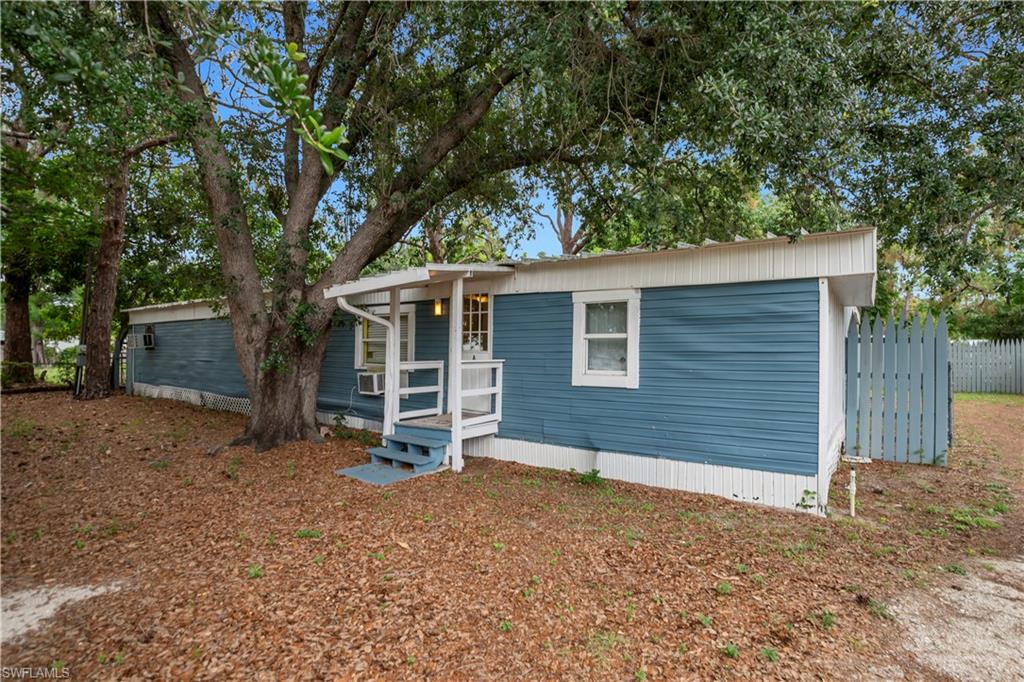 8239 Sevigny Dr Property Photo 3