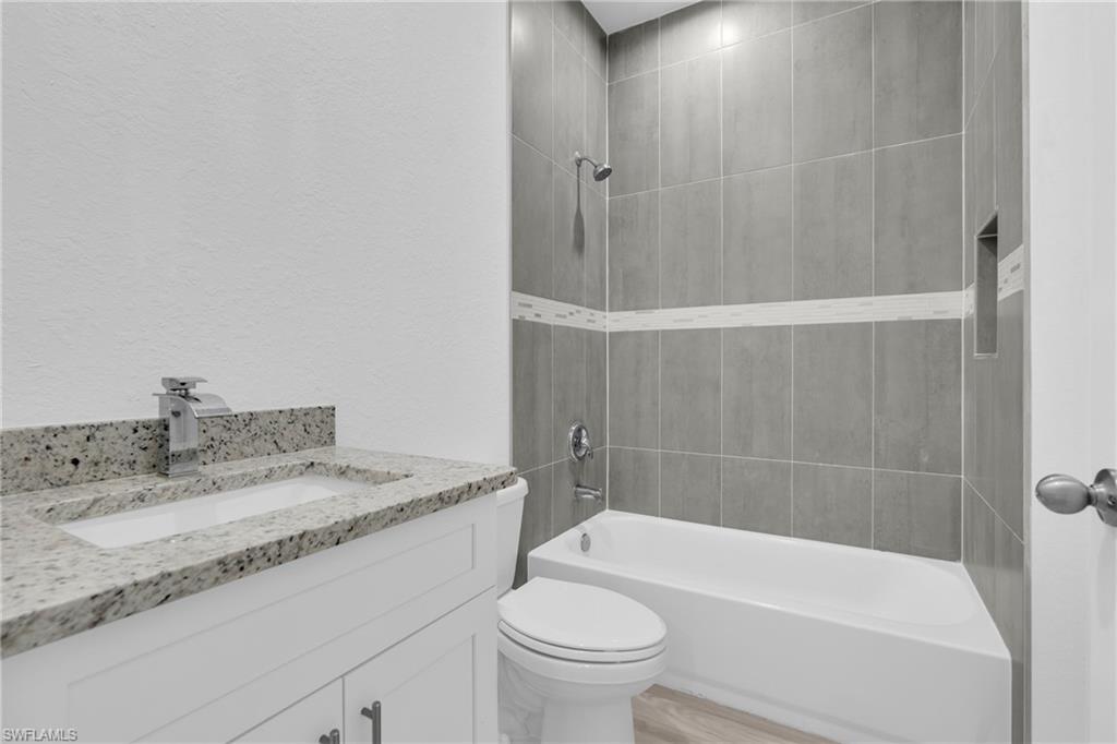 203 E 17th St Property Photo 18