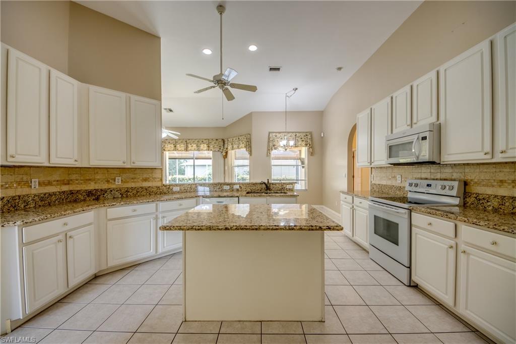 8904 Baytowne Loop Property Photo 2