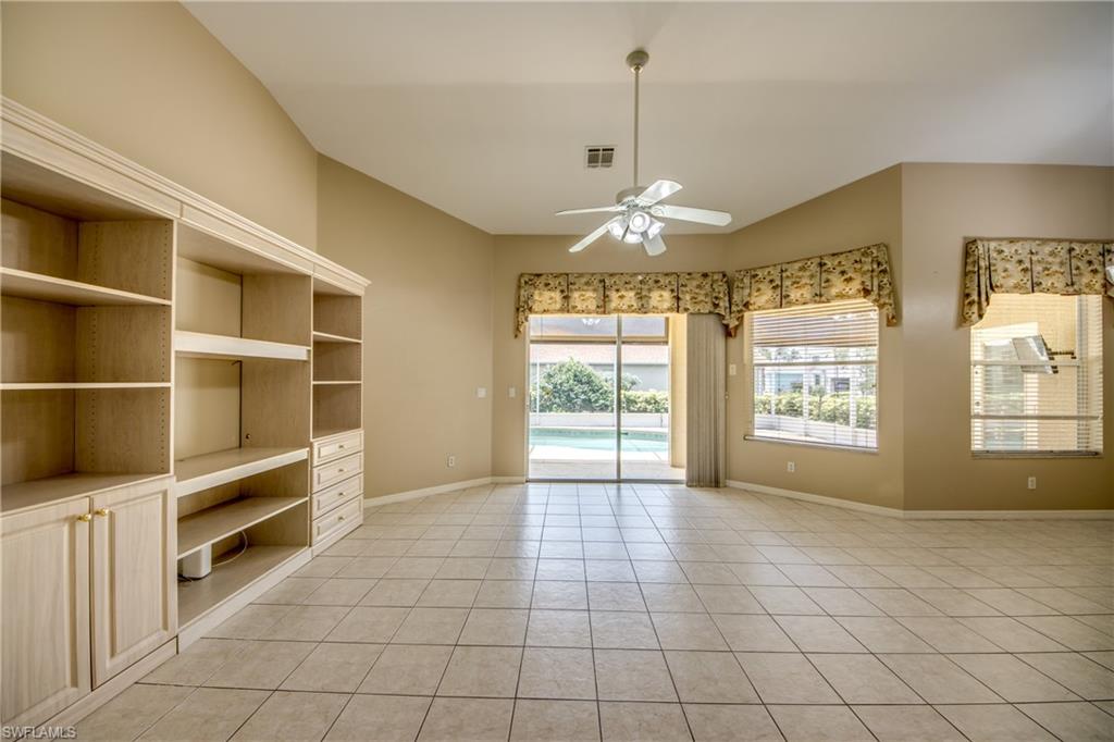 8904 Baytowne Loop Property Photo 3