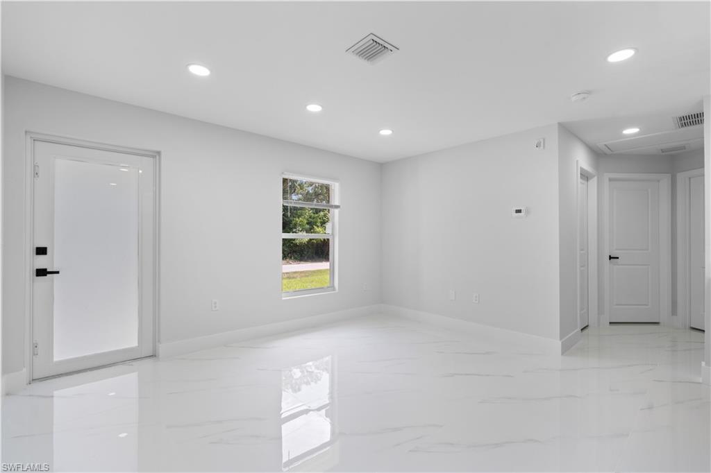 1055 Asther St E Property Photo 7