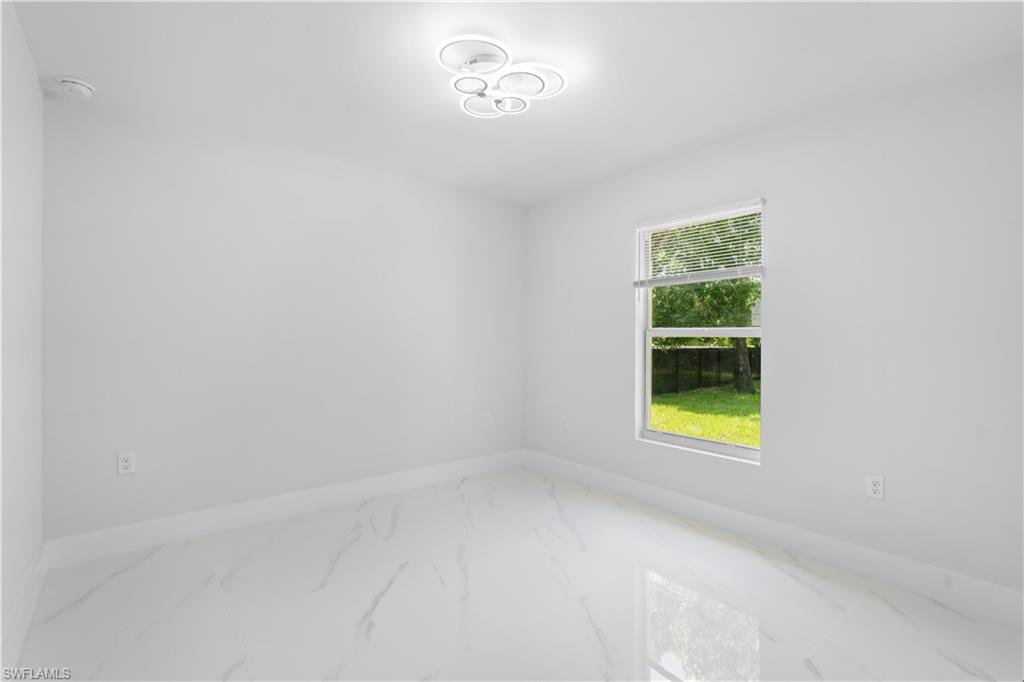 1055 Asther St E Property Photo 15