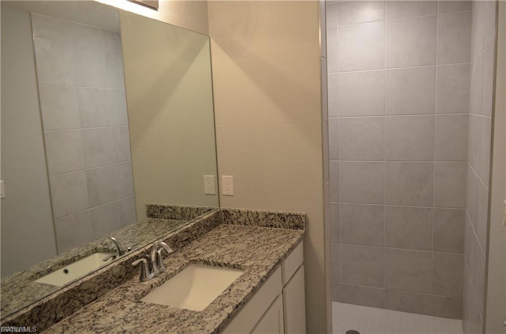 1127 Ne 10th St Property Photo 8