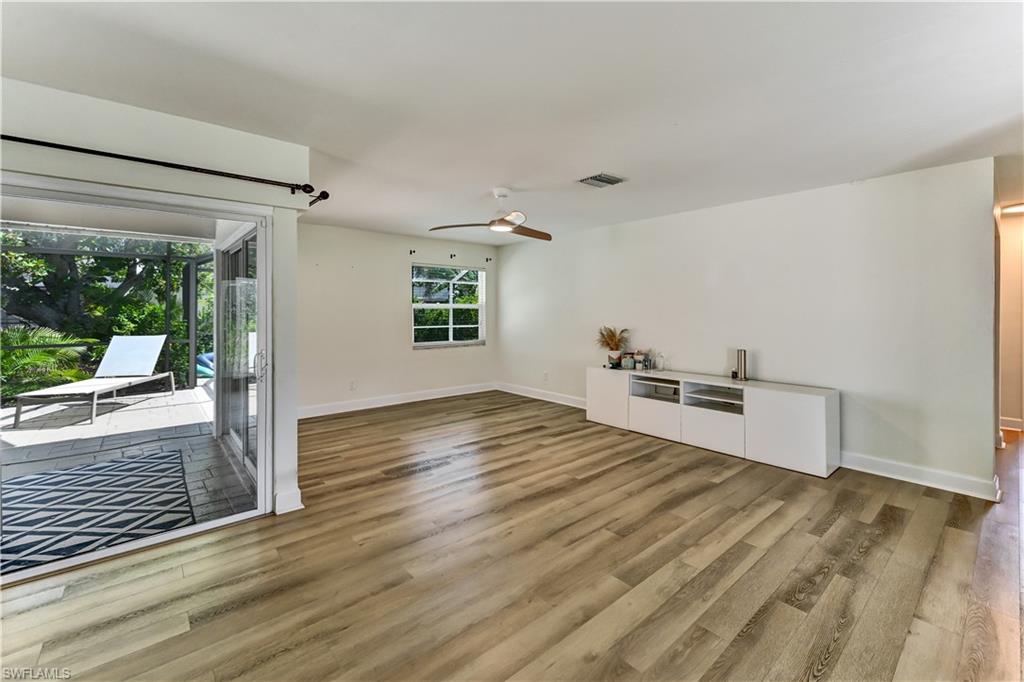 905 Sw 52nd St Property Photo 10
