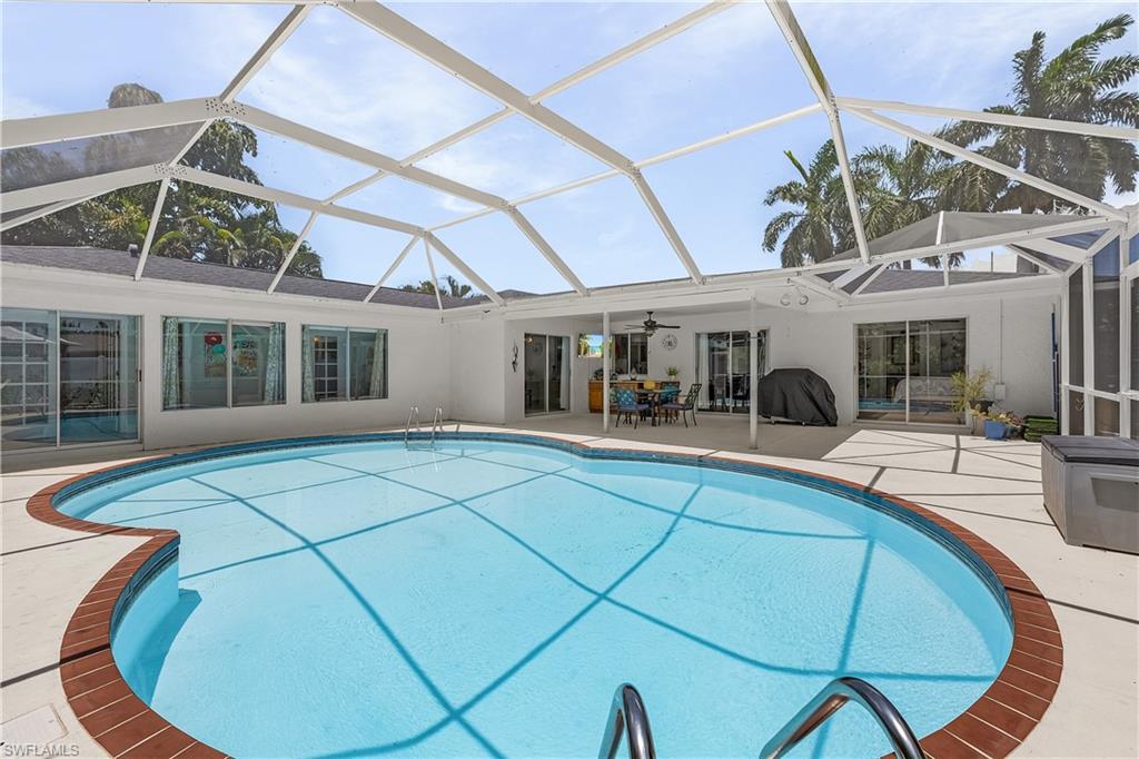 6954 Pickadilly Ct Property Photo 4