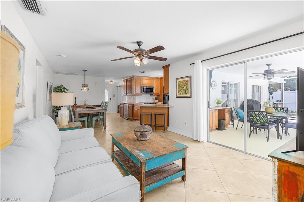 6954 Pickadilly Ct Property Photo 5