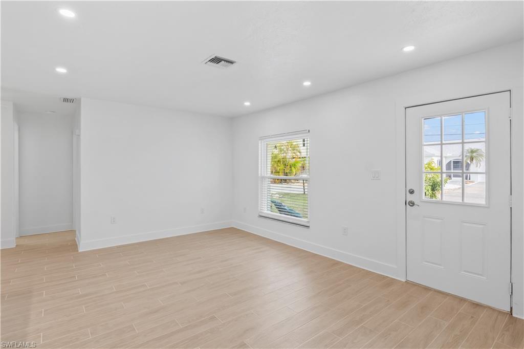 2742 Bruce St Property Photo 9