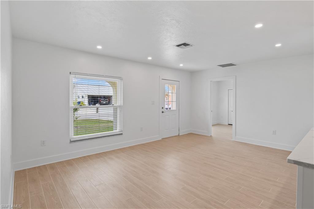 2742 Bruce St Property Photo 12