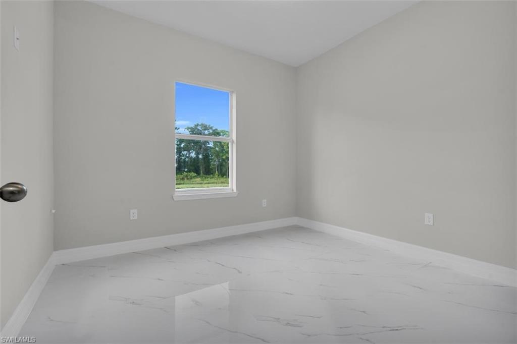 1108 Bainbridge St Property Photo 3