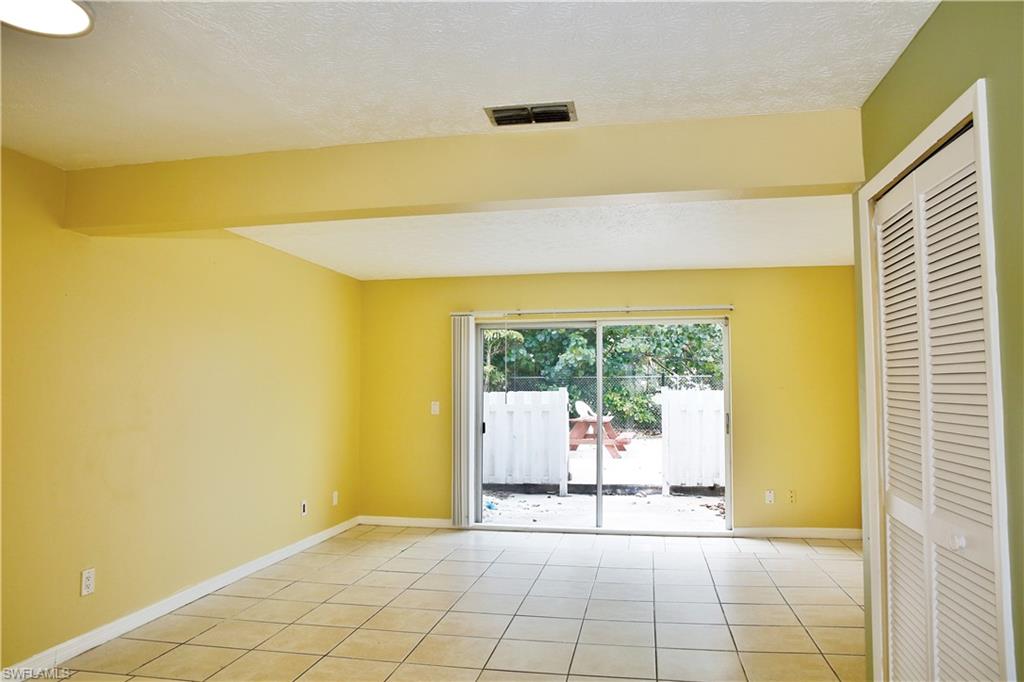 1123 Sw 48th Ter 102 Property Photo 9