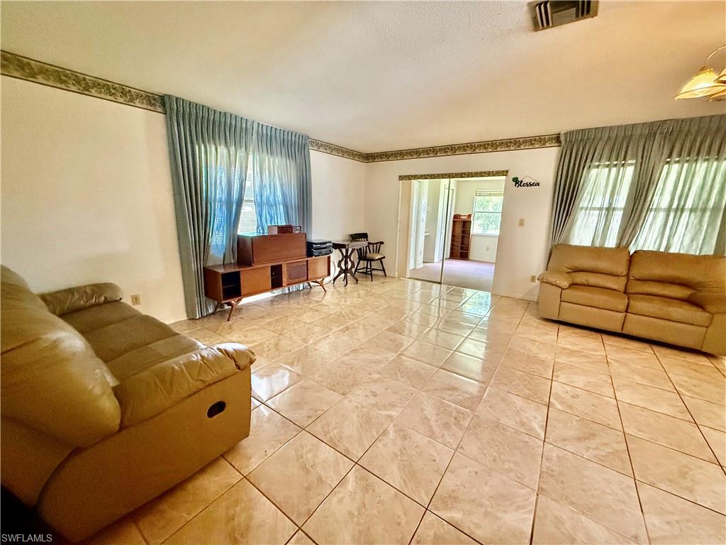 217 Oaklawn Ct Property Photo 11