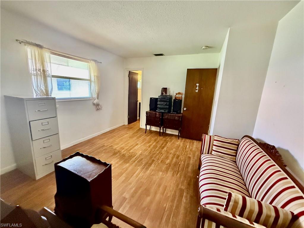217 Oaklawn Ct Property Photo 18