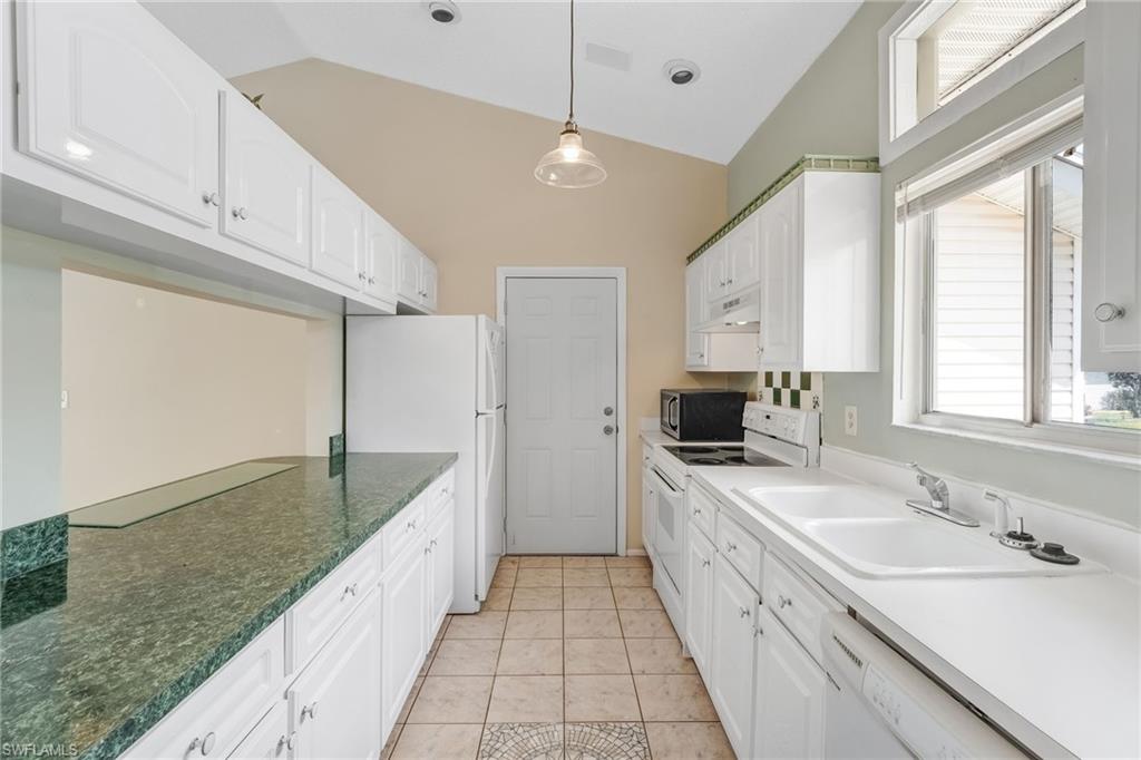 5581 Longleaf Dr Property Photo 3