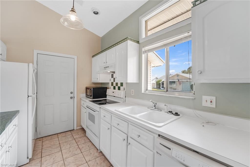 5581 Longleaf Dr Property Photo 4