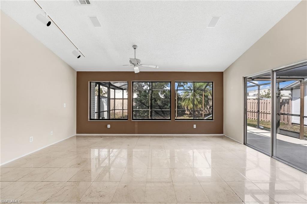 5581 Longleaf Dr Property Photo 8