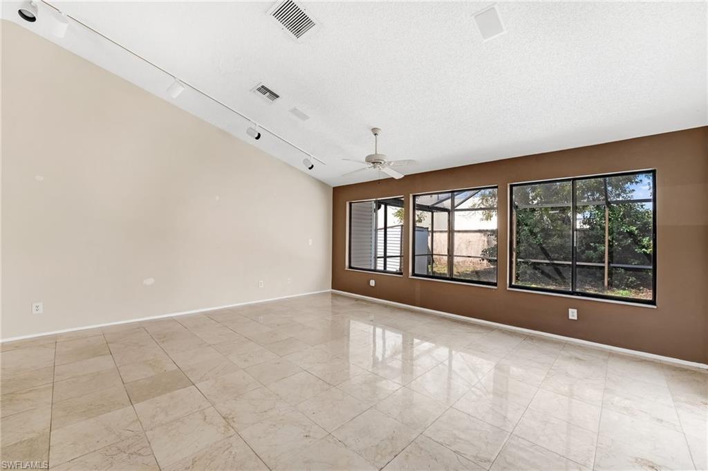 5581 Longleaf Dr Property Photo 9