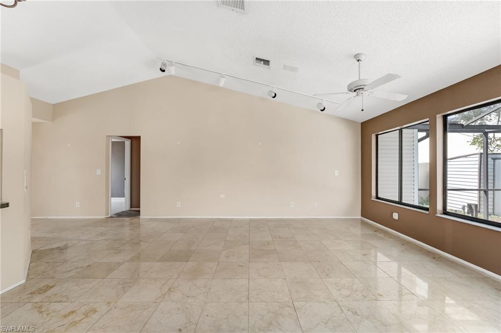 5581 Longleaf Dr Property Photo 10