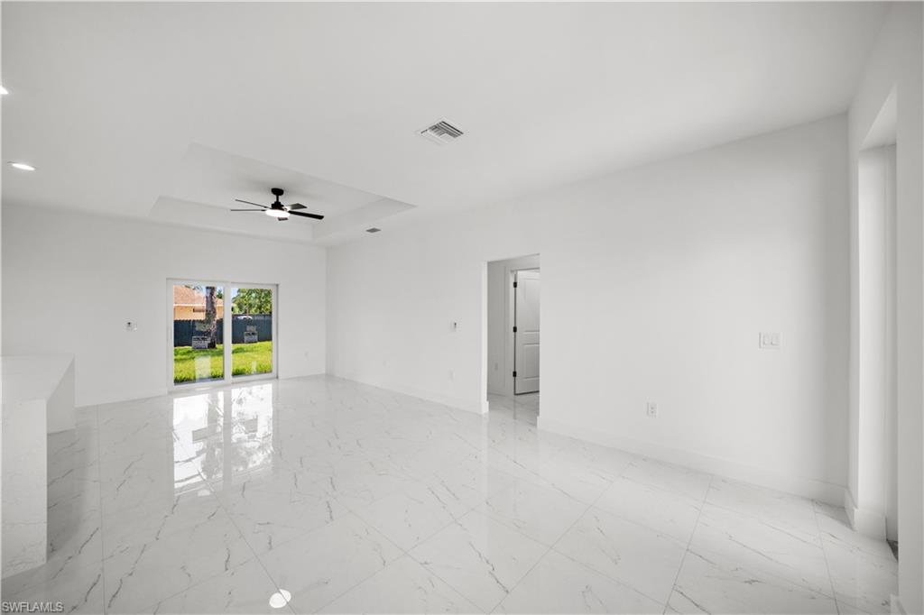 3014 38th St W Property Photo 5