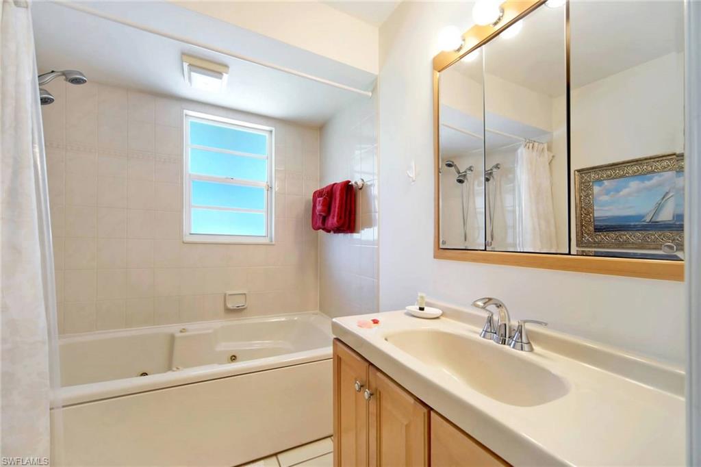 1140 Sw 44th St Property Photo 8