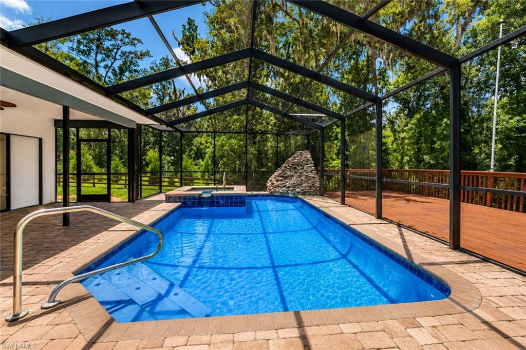27255 Hickory Hill Rd Property Photo 17