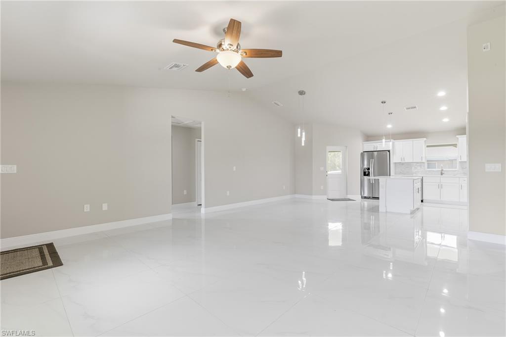 1893 Weldon Ave Property Photo 3