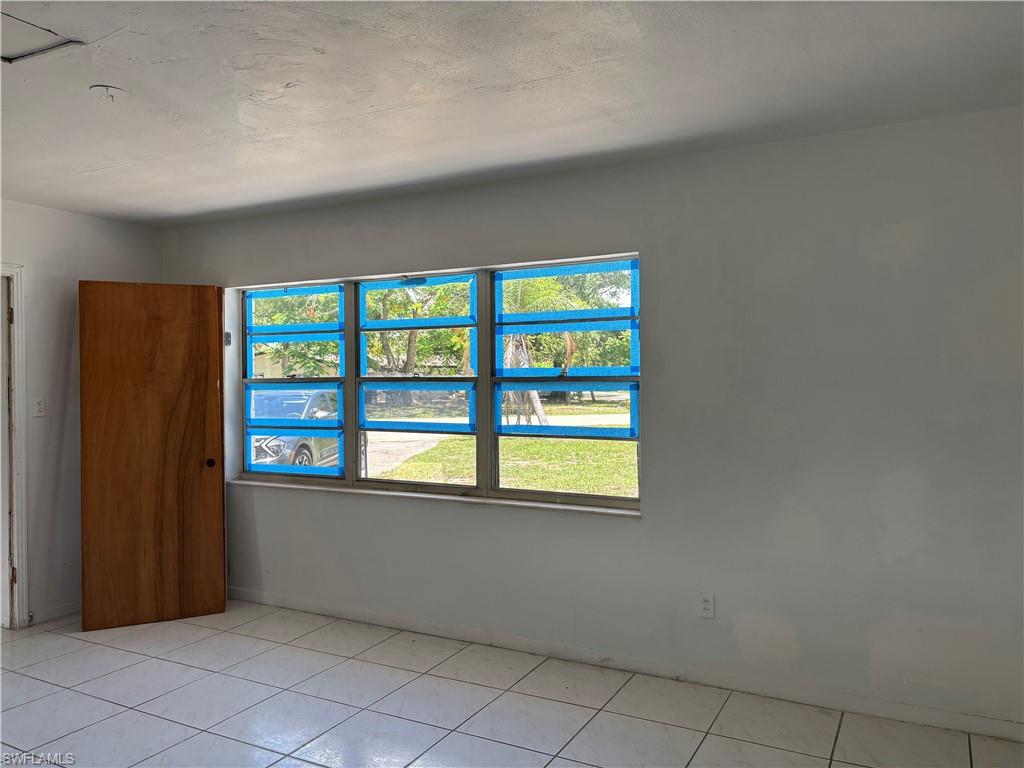 3977 Seminole Ave Property Photo 2