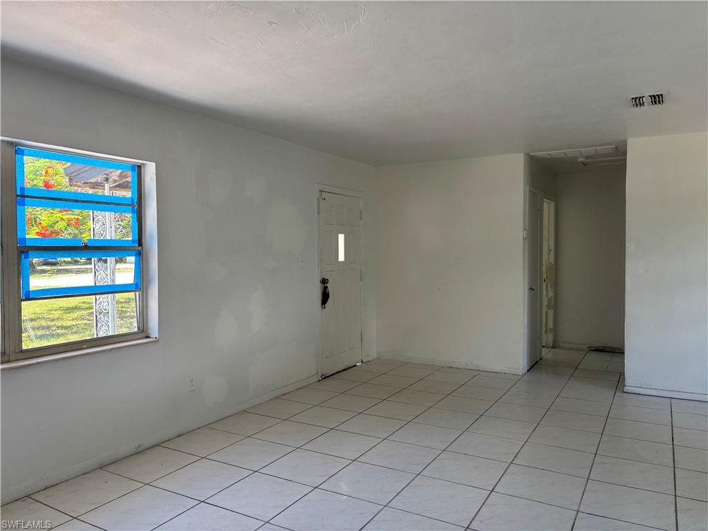 3977 Seminole Ave Property Photo 3