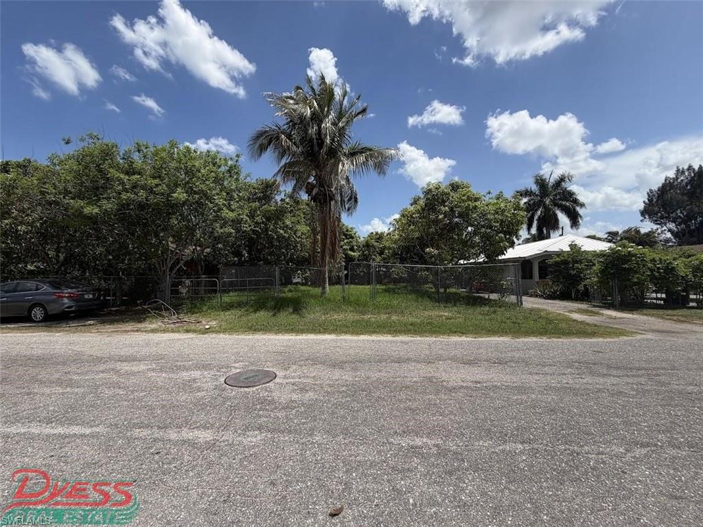 324 E Obispo Ave Property Photo 2