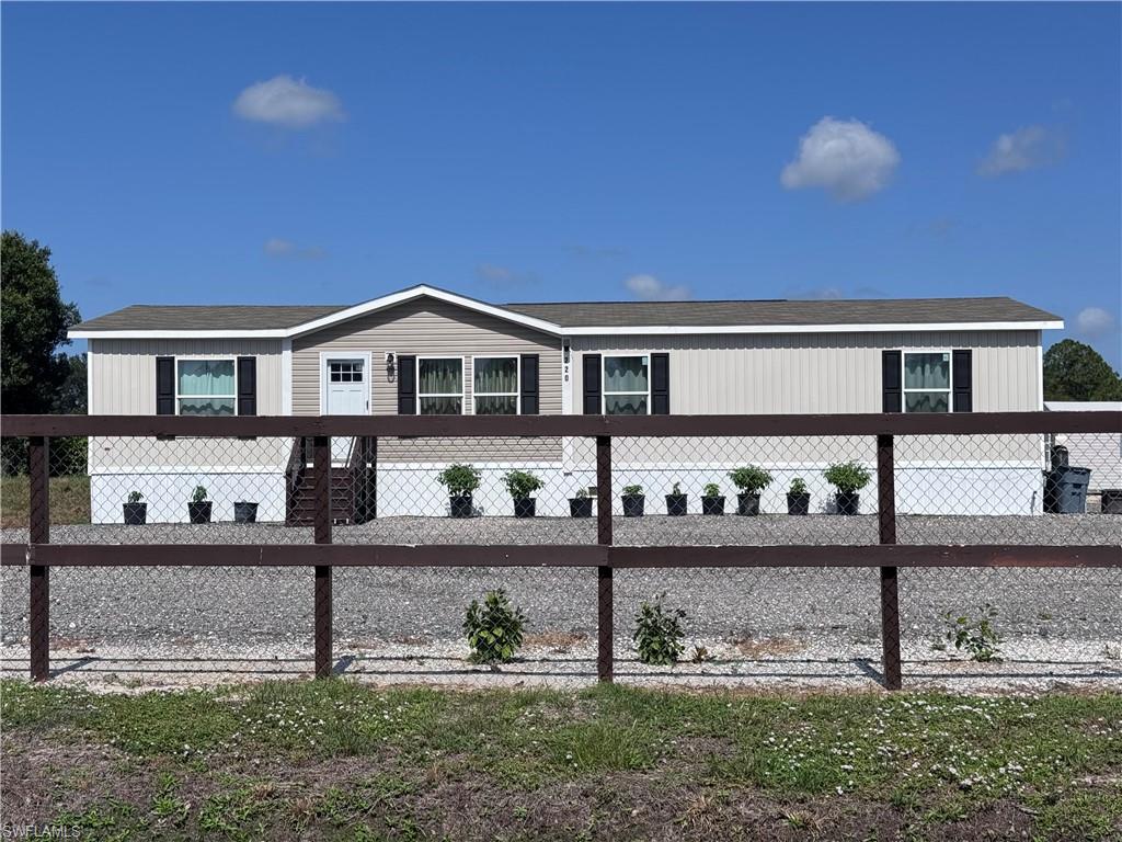 220 N Zambria St Property Photo 3