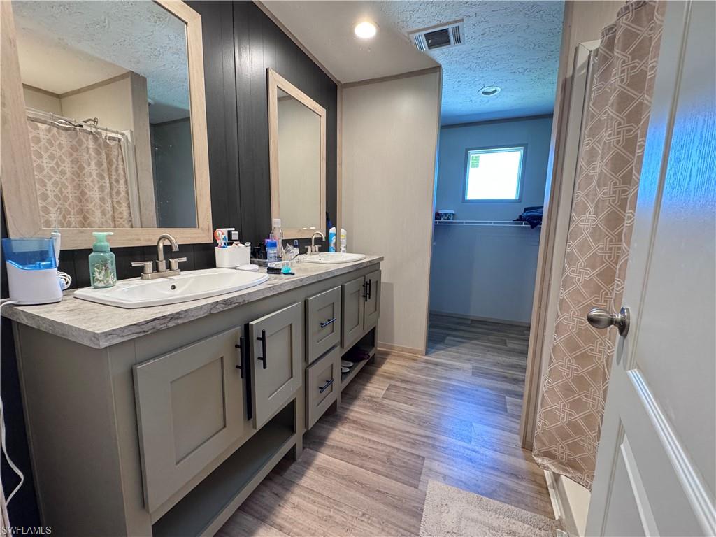 220 N Zambria St Property Photo 10