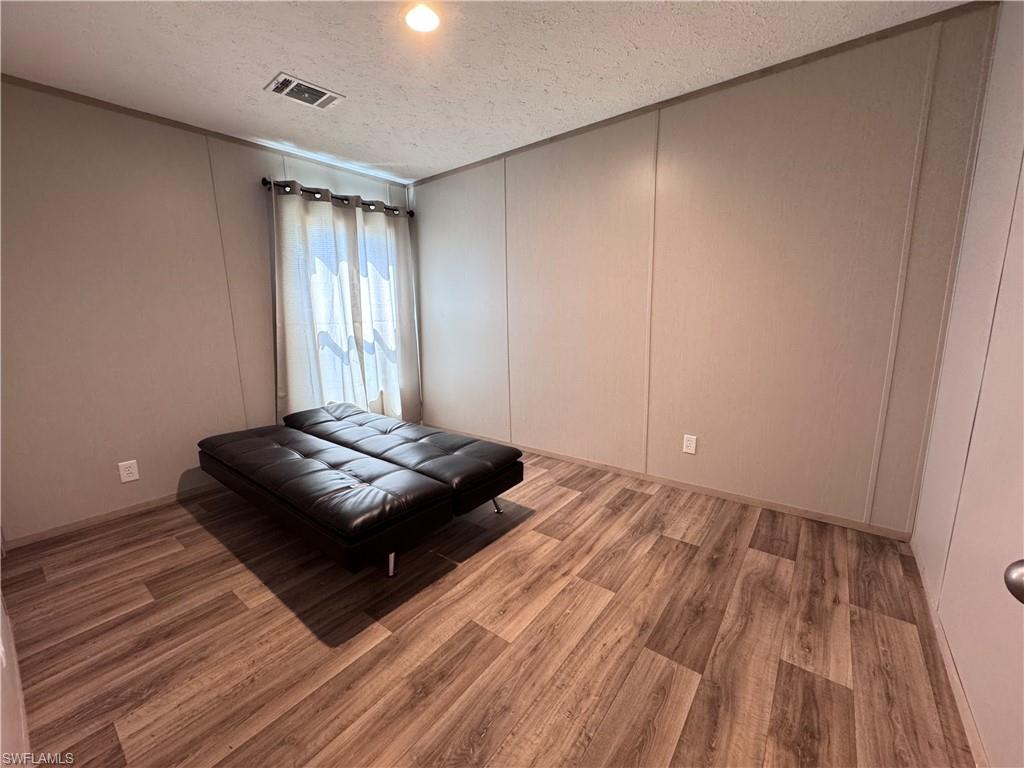 220 N Zambria St Property Photo 11