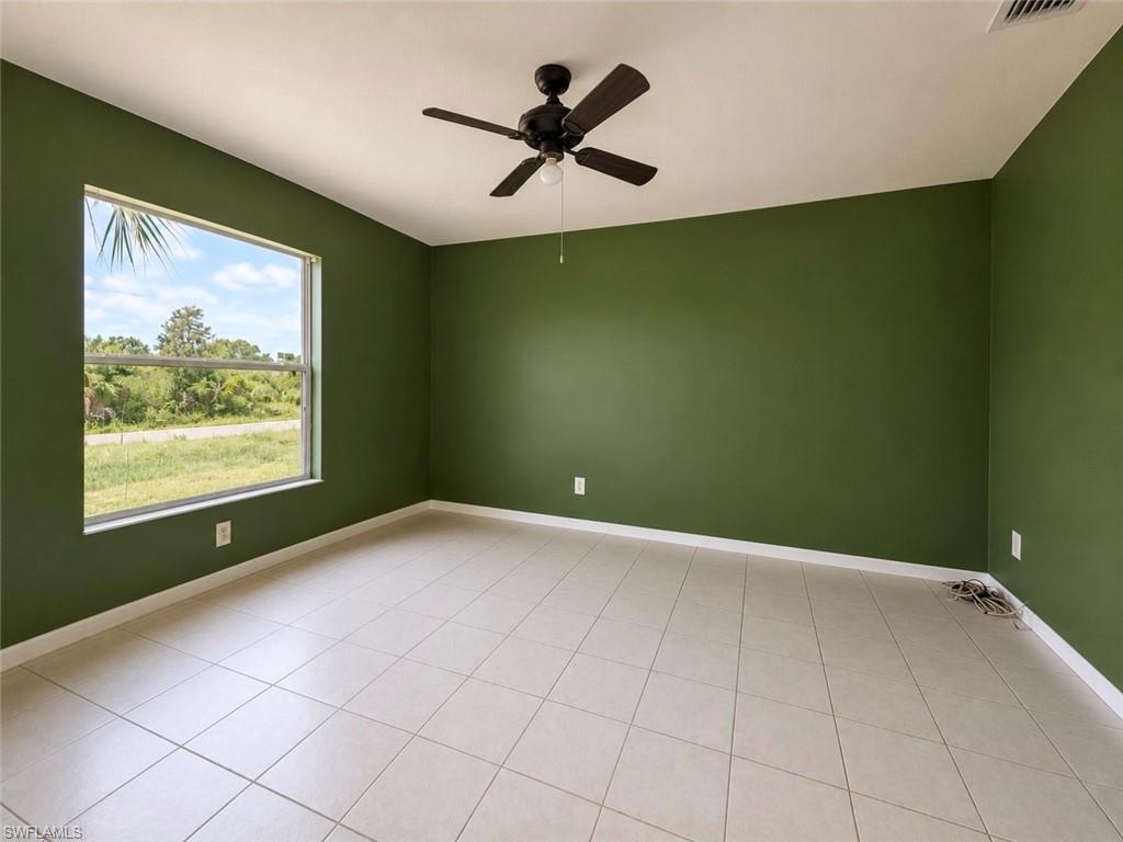 3008 63rd St W Property Photo 6
