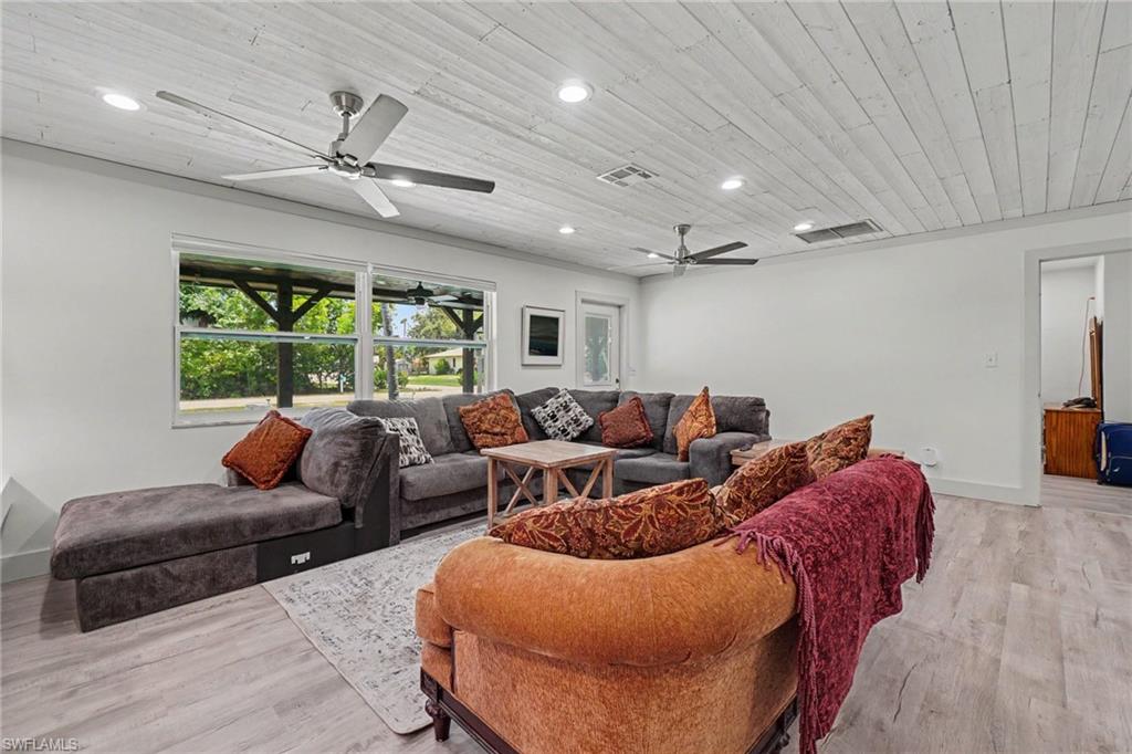 3728 Gasparilla St Property Photo 4