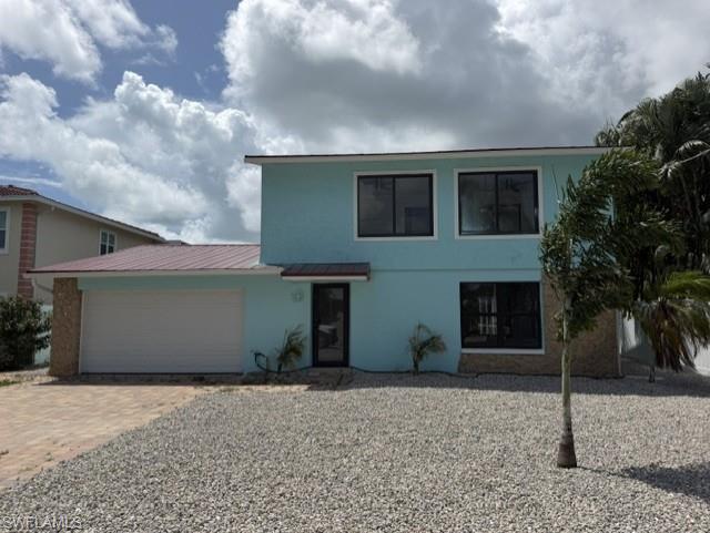 215 Albatross ST Property Photo 1