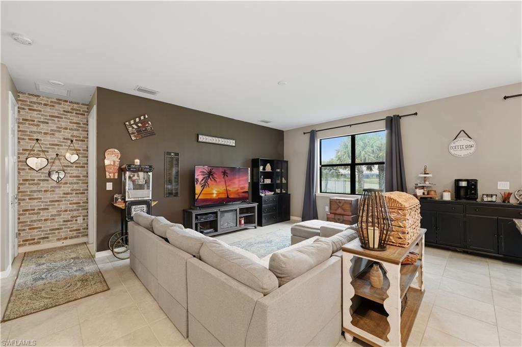16095 Mistflower Dr Property Photo 5